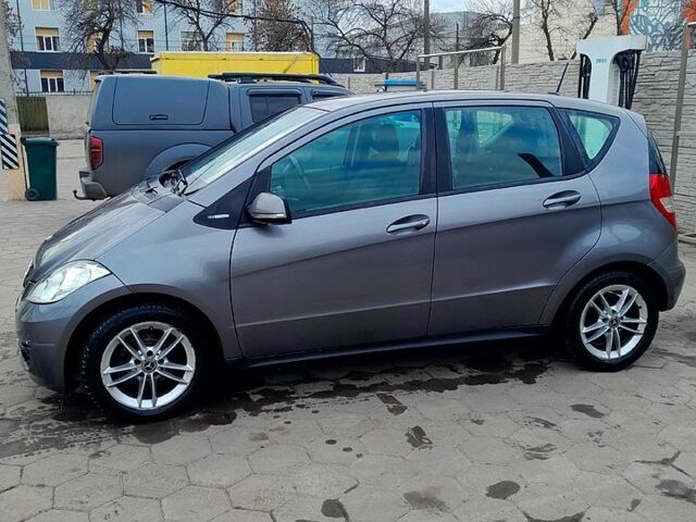 Серый Мерседес А класс, объемом двигателя 1.5 л и пробегом 250 тыс. км за 5200 $, фото 1 на Automoto.ua