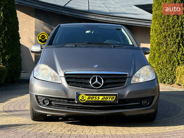 Серый Мерседес А класс, объемом двигателя 1.99 л и пробегом 225 тыс. км за 7999 $, фото 1 на Automoto.ua