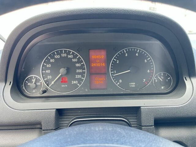 Серый Мерседес А класс, объемом двигателя 1.5 л и пробегом 241 тыс. км за 6400 $, фото 7 на Automoto.ua