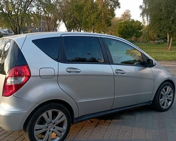 Сірий Мерседес А клас, об'ємом двигуна 1.7 л та пробігом 101 тис. км за 7300 $, фото 1 на Automoto.ua