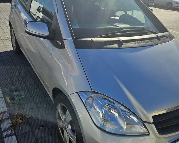 Серый Мерседес А класс, объемом двигателя 2 л и пробегом 140 тыс. км за 6500 $, фото 2 на Automoto.ua