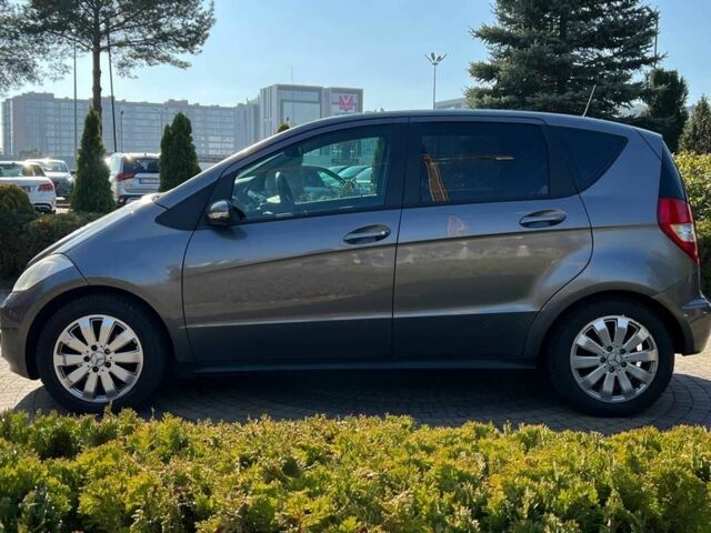 Серый Мерседес А класс, объемом двигателя 2 л и пробегом 225 тыс. км за 7999 $, фото 3 на Automoto.ua