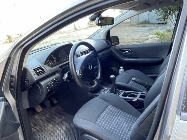 Серый Мерседес А класс, объемом двигателя 1.5 л и пробегом 241 тыс. км за 6400 $, фото 3 на Automoto.ua