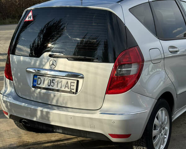 Сірий Мерседес А клас, об'ємом двигуна 1.99 л та пробігом 220 тис. км за 8599 $, фото 4 на Automoto.ua
