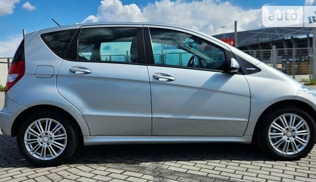 Серый Мерседес А класс, объемом двигателя 1.7 л и пробегом 76 тыс. км за 8700 $, фото 6 на Automoto.ua