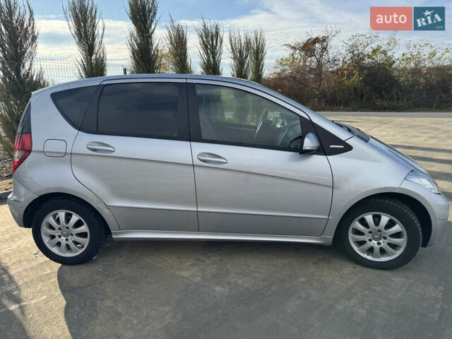 Сірий Мерседес А клас, об'ємом двигуна 1.99 л та пробігом 220 тис. км за 8599 $, фото 3 на Automoto.ua