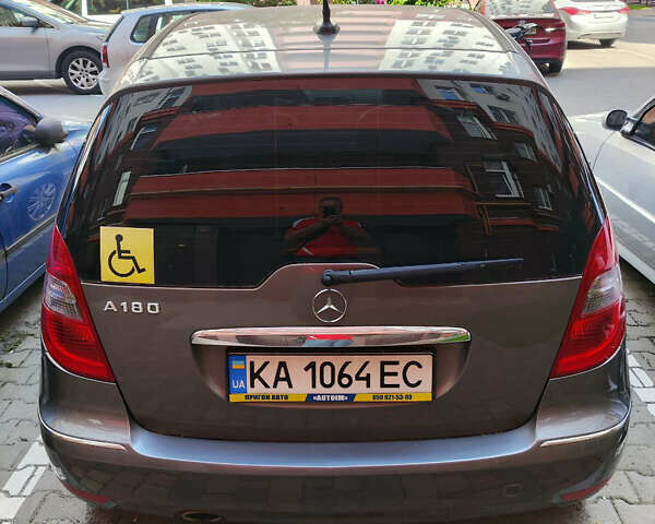 Мерседес А клас 2011 у Фастове на Automoto.ua Сірий Мерседес А клас, об'ємом двигуна 1.7 л та пробігом 82 тис. км за 7300 $, фото 5 на Automoto.ua