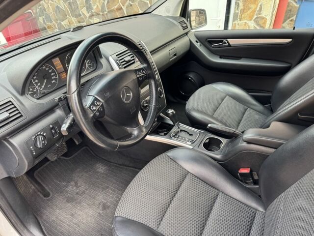 Серый Мерседес А класс, объемом двигателя 2 л и пробегом 200 тыс. км за 8700 $, фото 3 на Automoto.ua