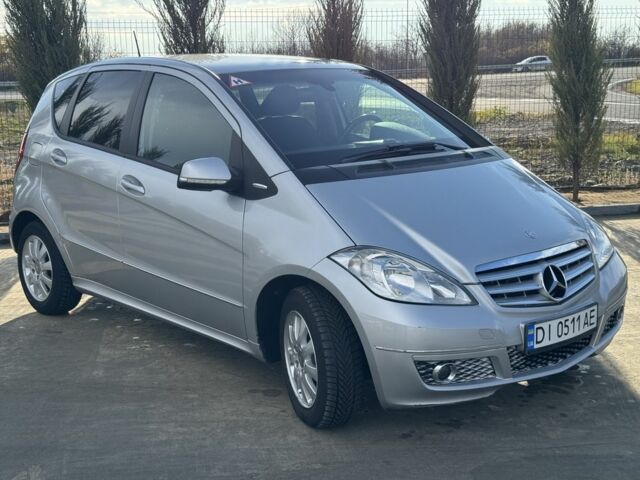 Серый Мерседес А класс, объемом двигателя 2 л и пробегом 200 тыс. км за 8700 $, фото 1 на Automoto.ua