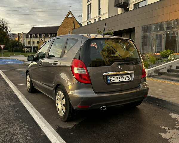Сірий Мерседес А клас, об'ємом двигуна 1.5 л та пробігом 67 тис. км за 6000 $, фото 2 на Automoto.ua