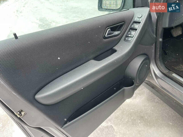 Серый Мерседес А класс, объемом двигателя 1.6 л и пробегом 200 тыс. км за 7500 $, фото 13 на Automoto.ua