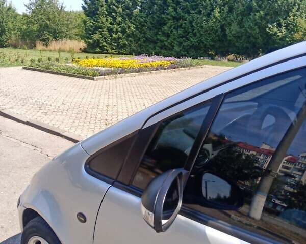 Серый Мерседес А класс, объемом двигателя 1.4 л и пробегом 220 тыс. км за 4000 $, фото 2 на Automoto.ua