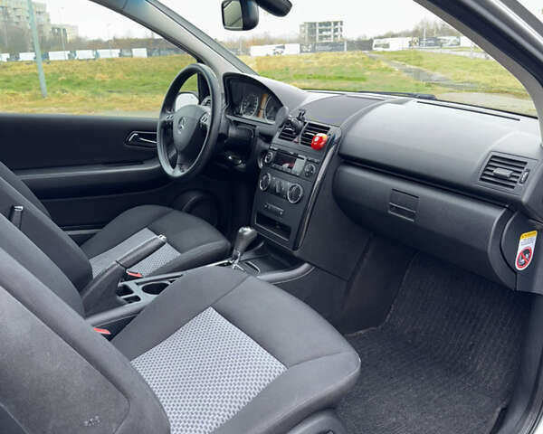 Сірий Мерседес А клас, об'ємом двигуна 1.7 л та пробігом 212 тис. км за 5700 $, фото 14 на Automoto.ua