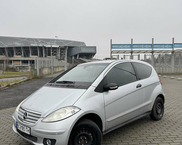 Сірий Мерседес А клас, об'ємом двигуна 1.7 л та пробігом 212 тис. км за 5700 $, фото 1 на Automoto.ua