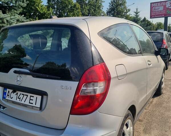 Серый Мерседес А класс, объемом двигателя 1.99 л и пробегом 220 тыс. км за 6000 $, фото 1 на Automoto.ua