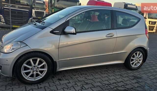 Серый Мерседес А класс, объемом двигателя 2 л и пробегом 401 тыс. км за 6100 $, фото 15 на Automoto.ua