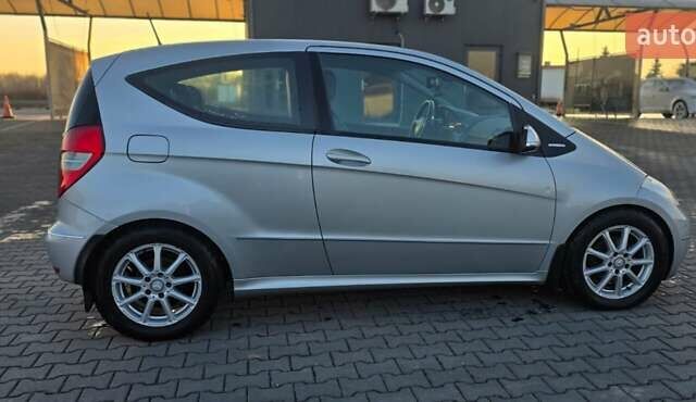 Серый Мерседес А класс, объемом двигателя 2 л и пробегом 401 тыс. км за 6100 $, фото 7 на Automoto.ua