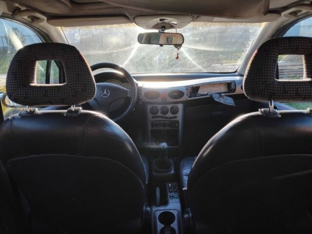 Мерседес А клас 1998 у Чернівцях на Automoto.ua Сірий Мерседес А клас, об'ємом двигуна 1 л та пробігом 200 тис. км за 936 $, фото 3 на Automoto.ua