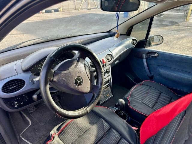 Серый Мерседес А класс, объемом двигателя 1.4 л и пробегом 280 тыс. км за 2500 $, фото 3 на Automoto.ua