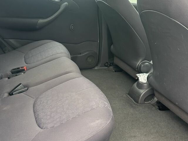 Сірий Мерседес А клас, об'ємом двигуна 1.7 л та пробігом 266 тис. км за 3900 $, фото 8 на Automoto.ua