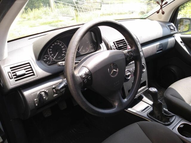 Мерседес А клас 2009 у Чернівцях на Automoto.ua Сірий Мерседес А клас, об'ємом двигуна 2 л та пробігом 243 тис. км за 5900 $, фото 4 на Automoto.ua