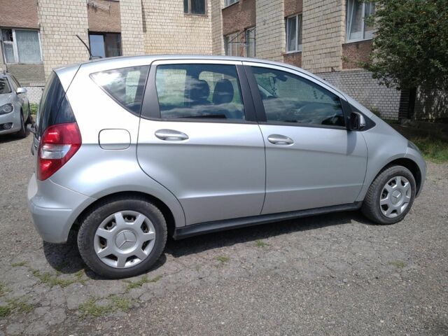 Мерседес А клас 2009 у Чернівцях на Automoto.ua Сірий Мерседес А клас, об'ємом двигуна 2 л та пробігом 243 тис. км за 5900 $, фото 3 на Automoto.ua