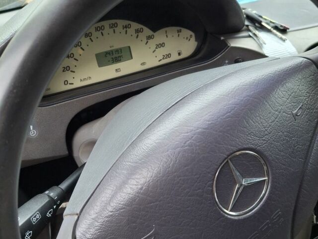 Серый Мерседес А класс, объемом двигателя 1.7 л и пробегом 243 тыс. км за 1299 $, фото 6 на Automoto.ua