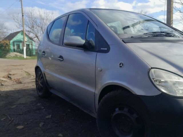 Серый Мерседес А класс, объемом двигателя 0 л и пробегом 318 тыс. км за 1900 $, фото 3 на Automoto.ua