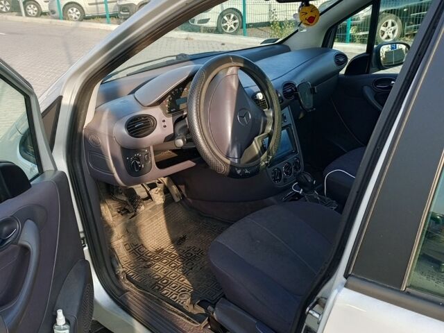 Серый Мерседес А класс, объемом двигателя 1.4 л и пробегом 300 тыс. км за 4050 $, фото 3 на Automoto.ua