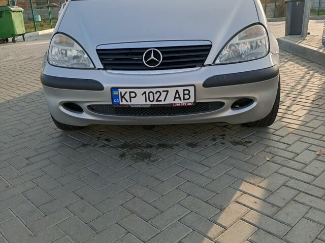 Серый Мерседес А класс, объемом двигателя 1.4 л и пробегом 300 тыс. км за 4050 $, фото 1 на Automoto.ua