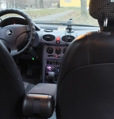 Синій Мерседес А клас, об'ємом двигуна 1.4 л та пробігом 230 тис. км за 2900 $, фото 4 на Automoto.ua