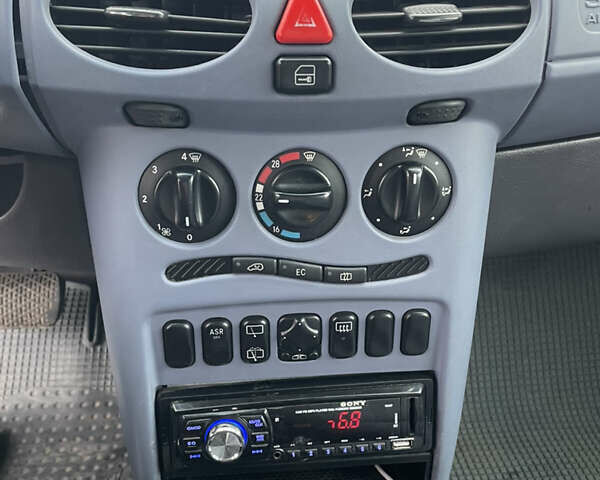 Синій Мерседес А клас, об'ємом двигуна 1.4 л та пробігом 200 тис. км за 2500 $, фото 7 на Automoto.ua