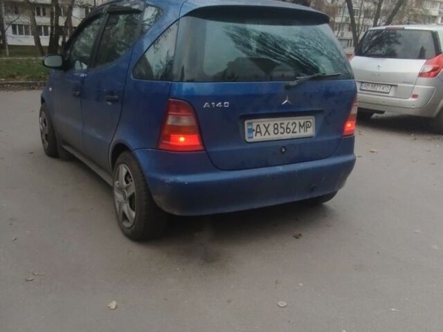 Синій Мерседес А клас, об'ємом двигуна 1.4 л та пробігом 230 тис. км за 2900 $, фото 1 на Automoto.ua