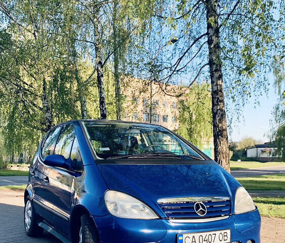 Синий Мерседес А класс, объемом двигателя 1.6 л и пробегом 240 тыс. км за 4000 $, фото 2 на Automoto.ua