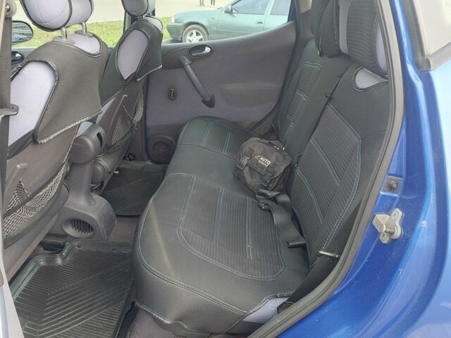 Синий Мерседес А класс, объемом двигателя 1.6 л и пробегом 200 тыс. км за 3600 $, фото 12 на Automoto.ua