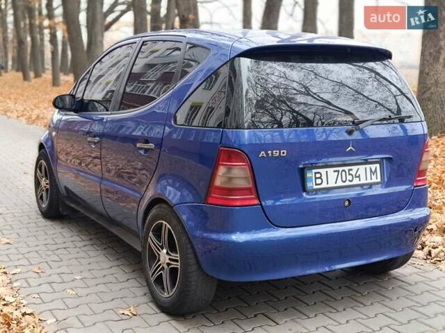 Синий Мерседес А класс, объемом двигателя 1.9 л и пробегом 200 тыс. км за 2000 $, фото 4 на Automoto.ua