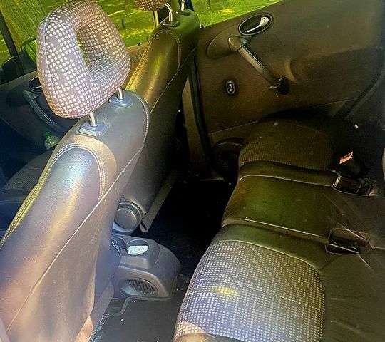 Синій Мерседес А клас, об'ємом двигуна 1.4 л та пробігом 238 тис. км за 2000 $, фото 9 на Automoto.ua