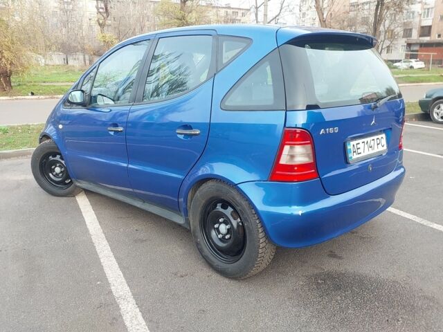 Синий Мерседес А класс, объемом двигателя 1.6 л и пробегом 200 тыс. км за 3600 $, фото 3 на Automoto.ua