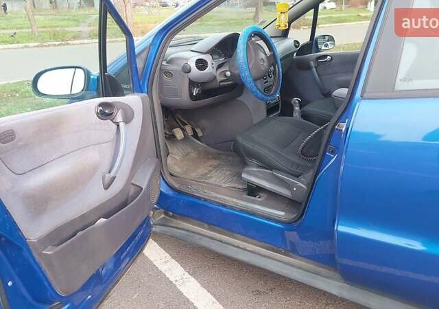 Синій Мерседес А клас, об'ємом двигуна 1.6 л та пробігом 200 тис. км за 3600 $, фото 7 на Automoto.ua