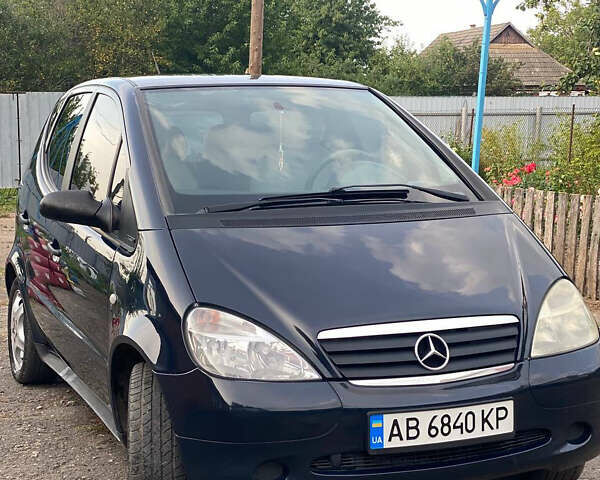 Мерседес А класс 1999 в Виннице на Automoto.ua Синий Мерседес А класс, объемом двигателя 1.6 л и пробегом 300 тыс. км за 3000 $, фото 3 на Automoto.ua