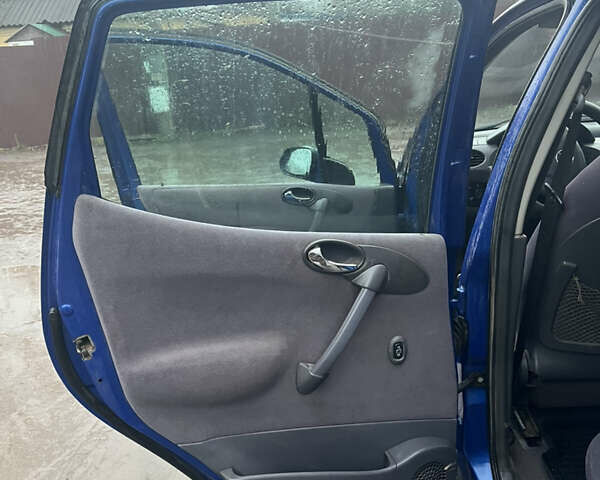 Синій Мерседес А клас, об'ємом двигуна 1.6 л та пробігом 228 тис. км за 1200 $, фото 8 на Automoto.ua