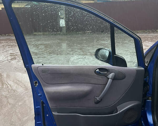 Синій Мерседес А клас, об'ємом двигуна 1.6 л та пробігом 228 тис. км за 1200 $, фото 9 на Automoto.ua