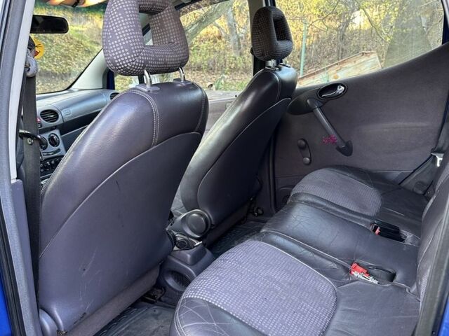 Мерседес А класс 1999 в Звенигородка на Automoto.ua Синий Мерседес А класс, объемом двигателя 1.9 л и пробегом 280 тыс. км за 2550 $, фото 6 на Automoto.ua