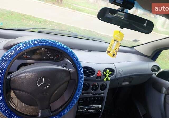 Синій Мерседес А клас, об'ємом двигуна 1.6 л та пробігом 200 тис. км за 3600 $, фото 8 на Automoto.ua