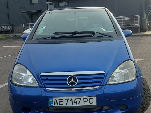 Синий Мерседес А класс, объемом двигателя 1.6 л и пробегом 200 тыс. км за 3600 $, фото 5 на Automoto.ua