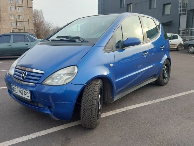 Синий Мерседес А класс, объемом двигателя 1.6 л и пробегом 200 тыс. км за 3600 $, фото 4 на Automoto.ua