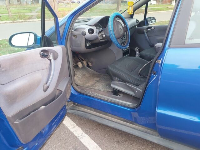 Синий Мерседес А класс, объемом двигателя 1.6 л и пробегом 200 тыс. км за 3600 $, фото 7 на Automoto.ua