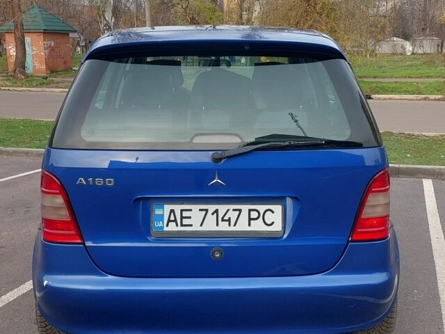 Синий Мерседес А класс, объемом двигателя 1.6 л и пробегом 200 тыс. км за 3600 $, фото 2 на Automoto.ua