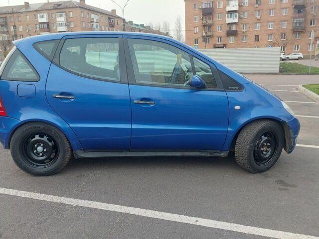 Синий Мерседес А класс, объемом двигателя 1.6 л и пробегом 200 тыс. км за 3600 $, фото 1 на Automoto.ua