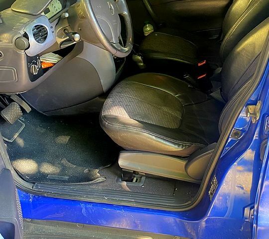 Синій Мерседес А клас, об'ємом двигуна 1.4 л та пробігом 238 тис. км за 2000 $, фото 4 на Automoto.ua